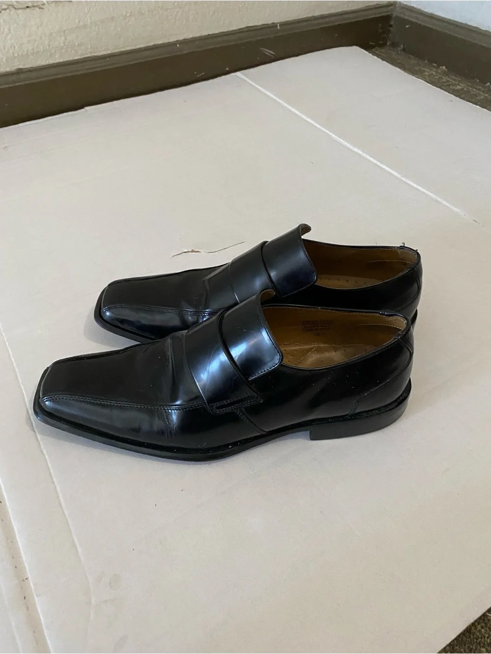 Kenneth Cole polished black